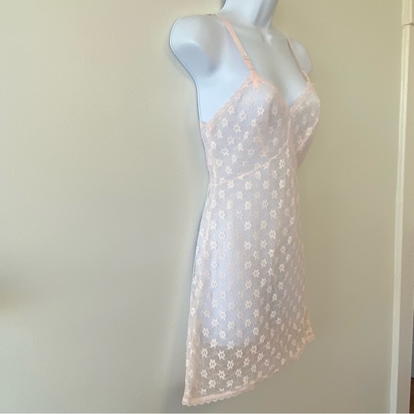 Vintage sheer pink floral lace slip chemise - Picture 5 of 9